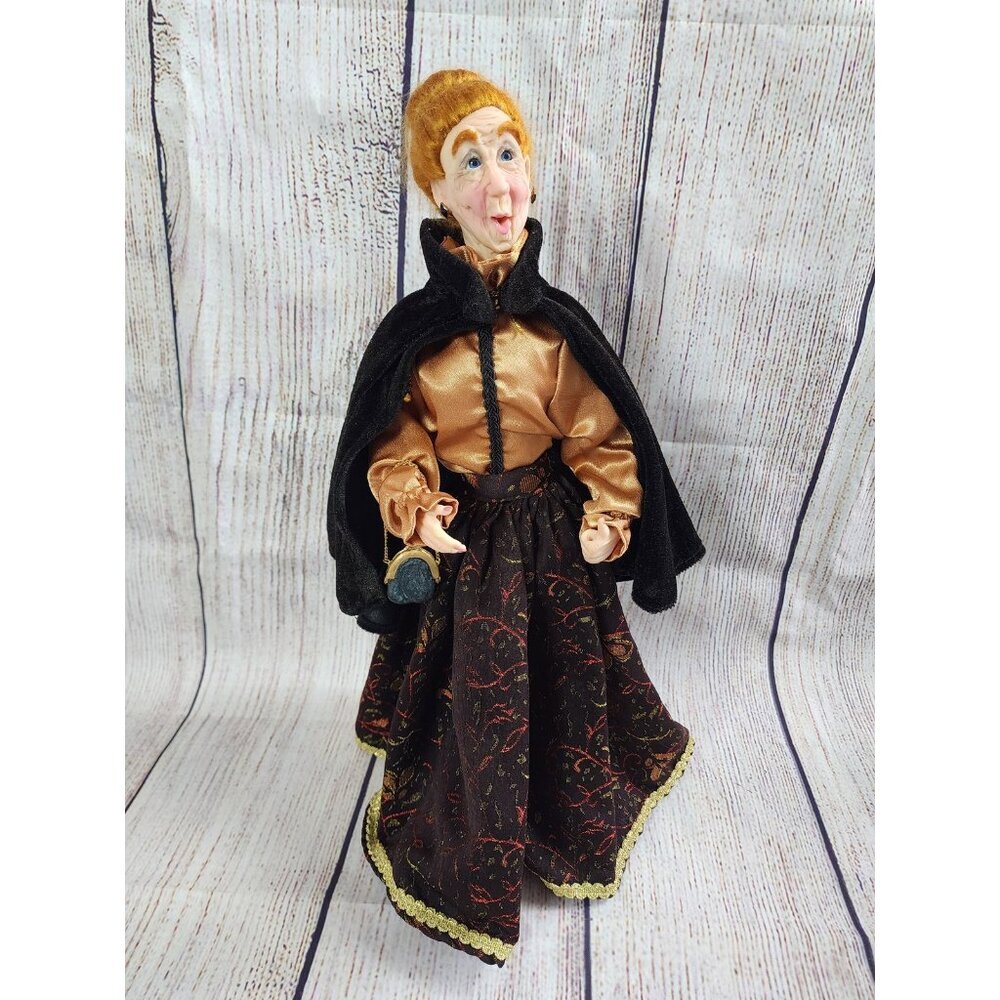 Jacqueline Kent Collection Carolers Christmas Maisy #342226 Old Fashioned Lady